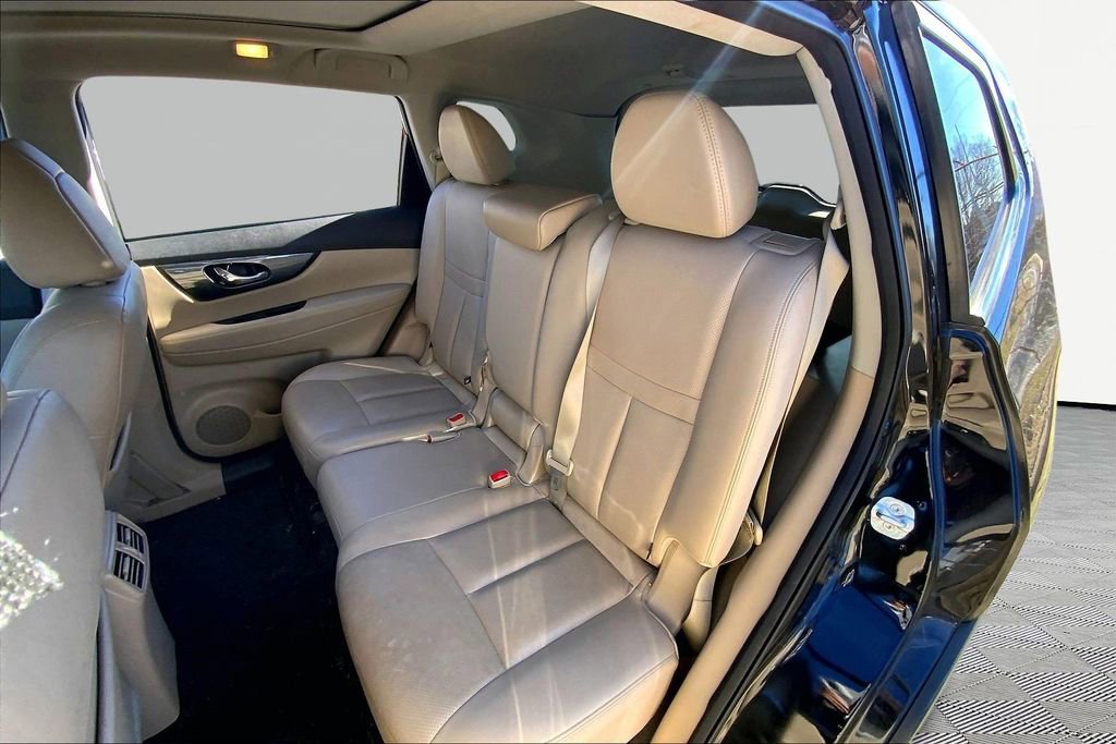 Used 2016 Nissan Rogue SL w/ SL Premium Package image 16