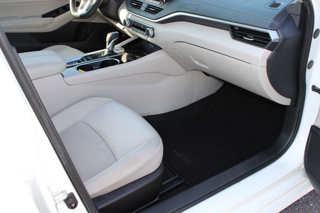 Used 2022 Nissan Altima 2.5 SV w/ SV Premium Package image 6