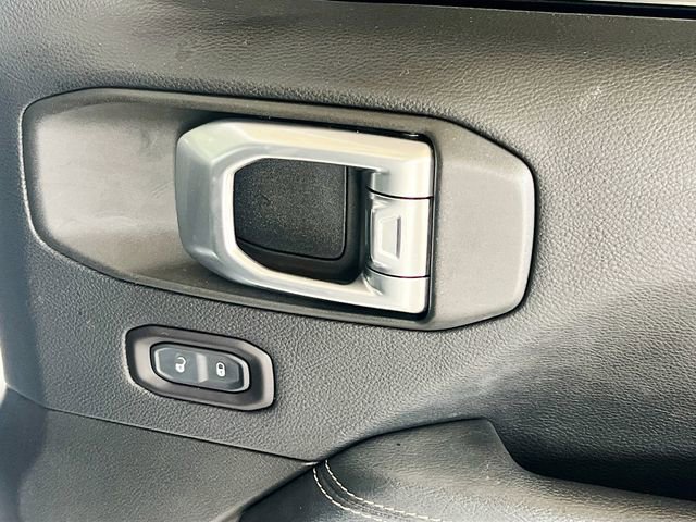 Used 2018 Jeep Wrangler Unlimited Sahara image 31