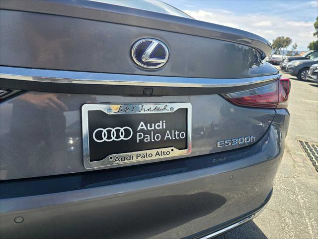 Used 2021 Lexus ES 300h w/ Premium Package FWD image 16