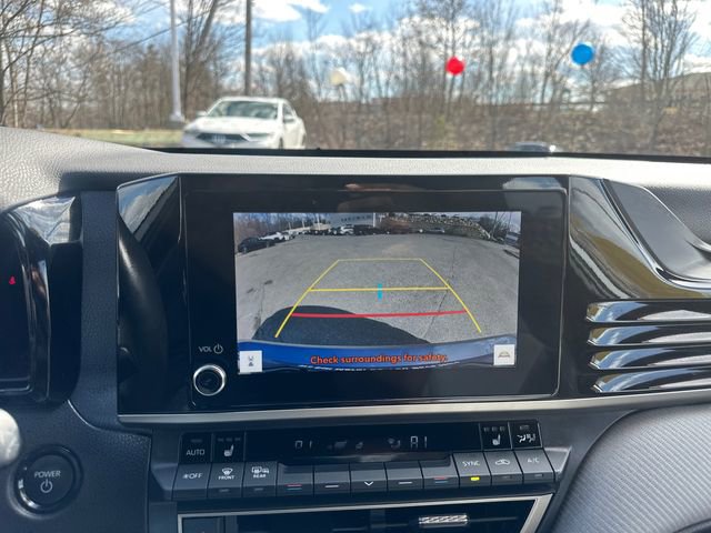 Used 2025 Toyota Camry SE w/ Convenience Package image 41