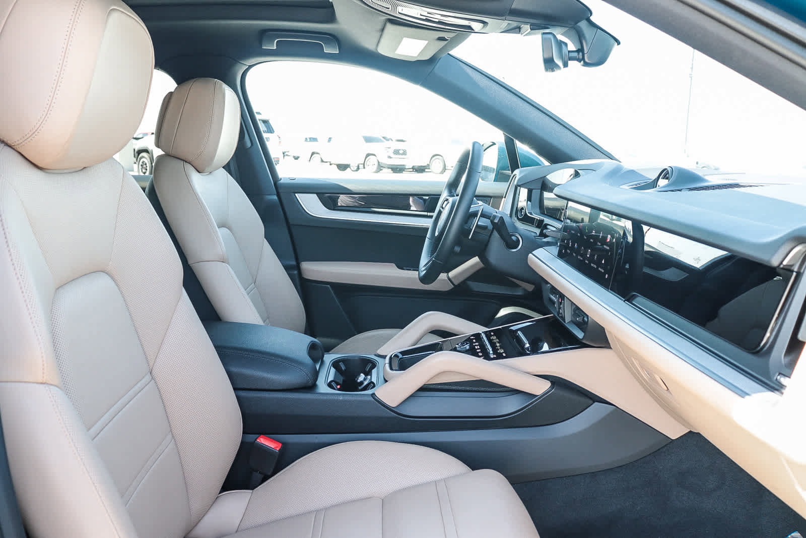 Used 2025 Porsche Cayenne Coupe image 24