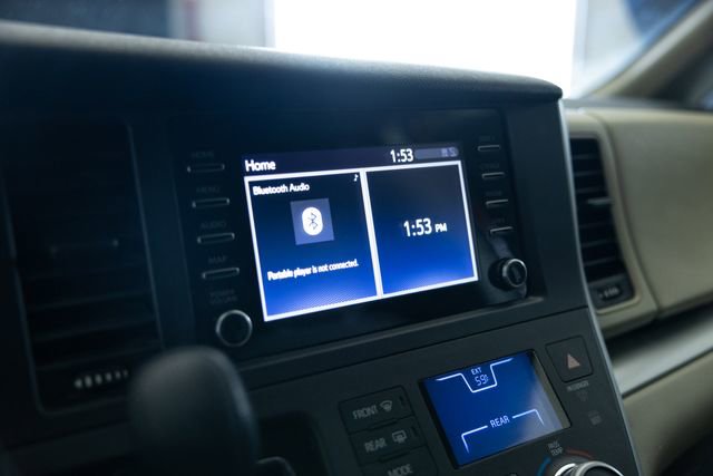 Used 2020 Toyota Sienna L FWD image 28