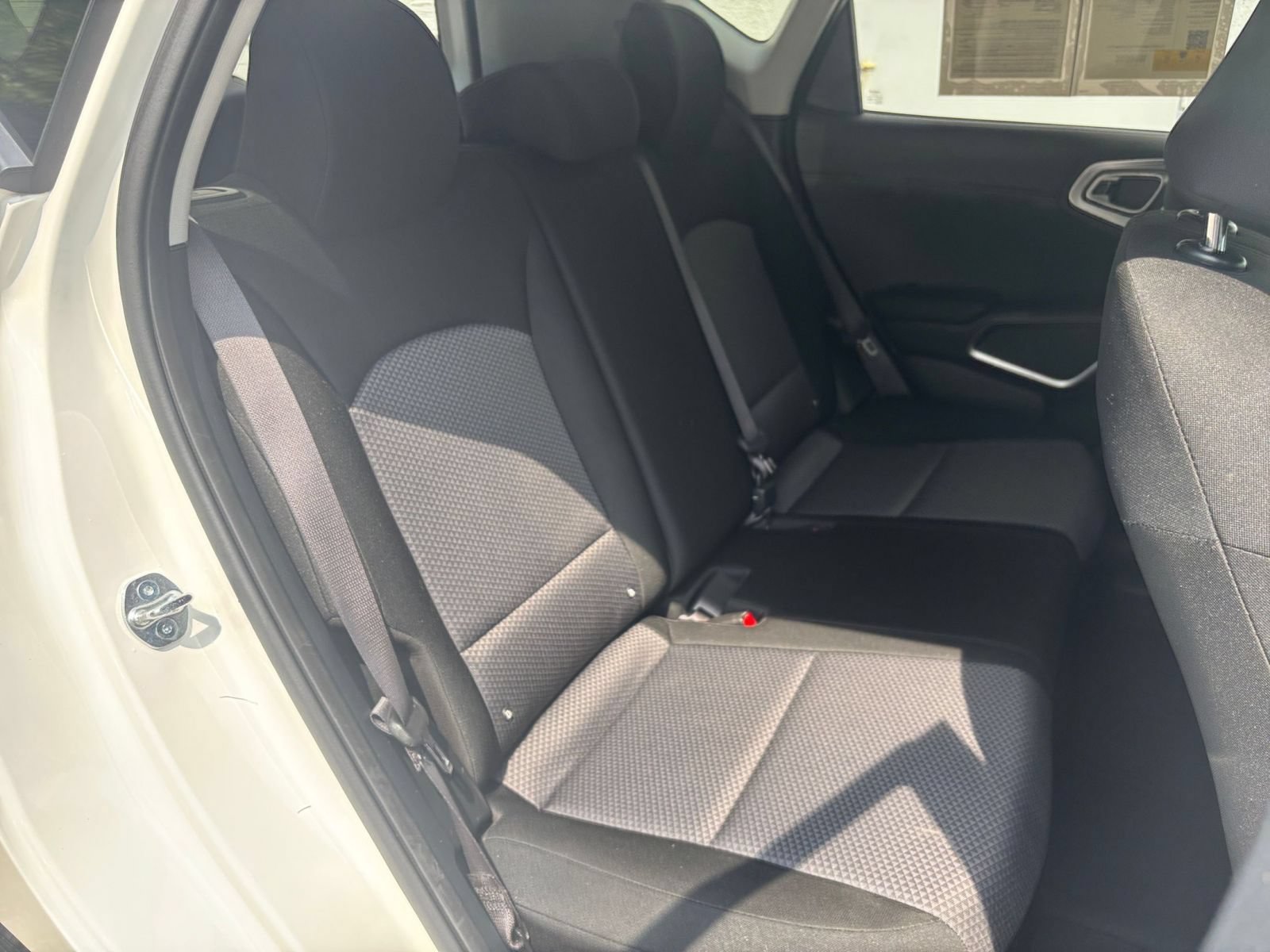 Used 2025 Kia Soul LX w/ LX Technology Package FWD image 36