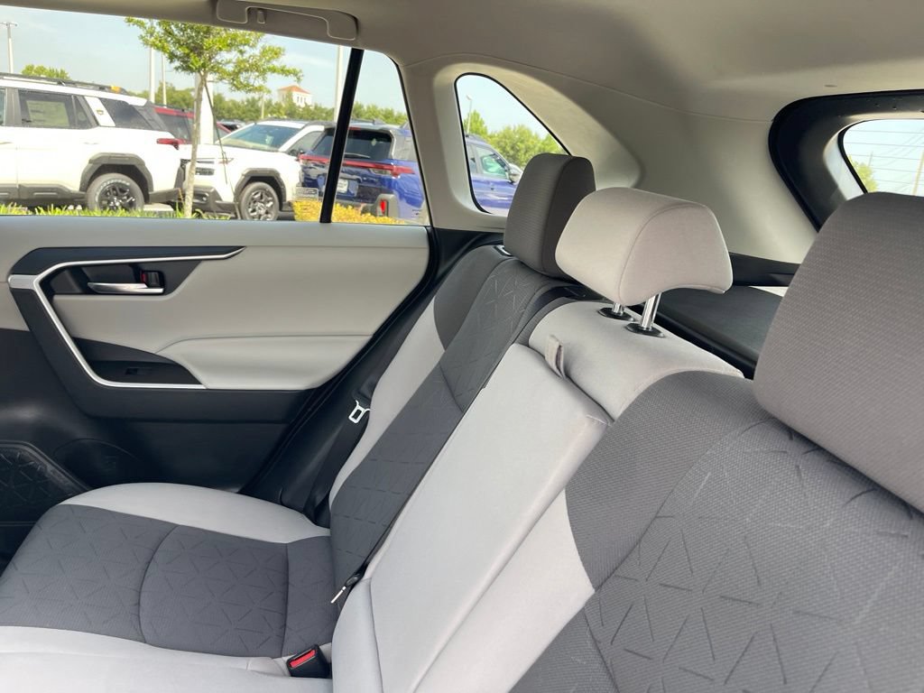 Used 2021 Toyota RAV4 XLE w/ Convenience Package FWD image 23