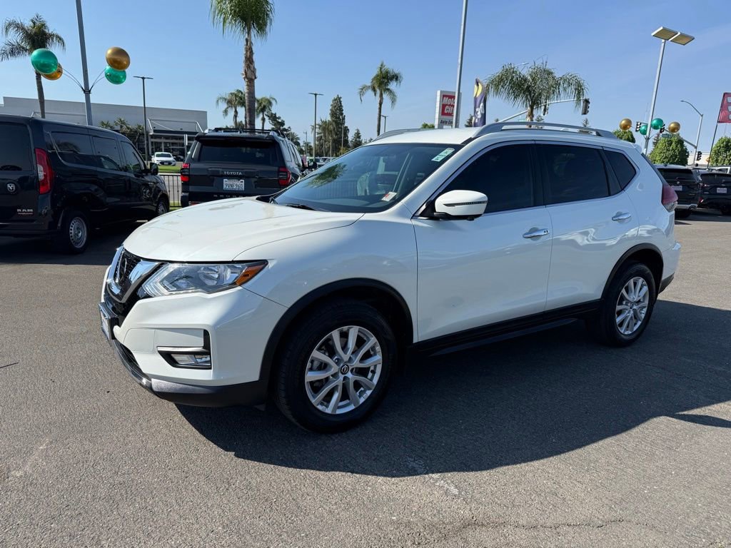 Used 2017 Nissan Rogue SV w/ SV Premium Package image 3