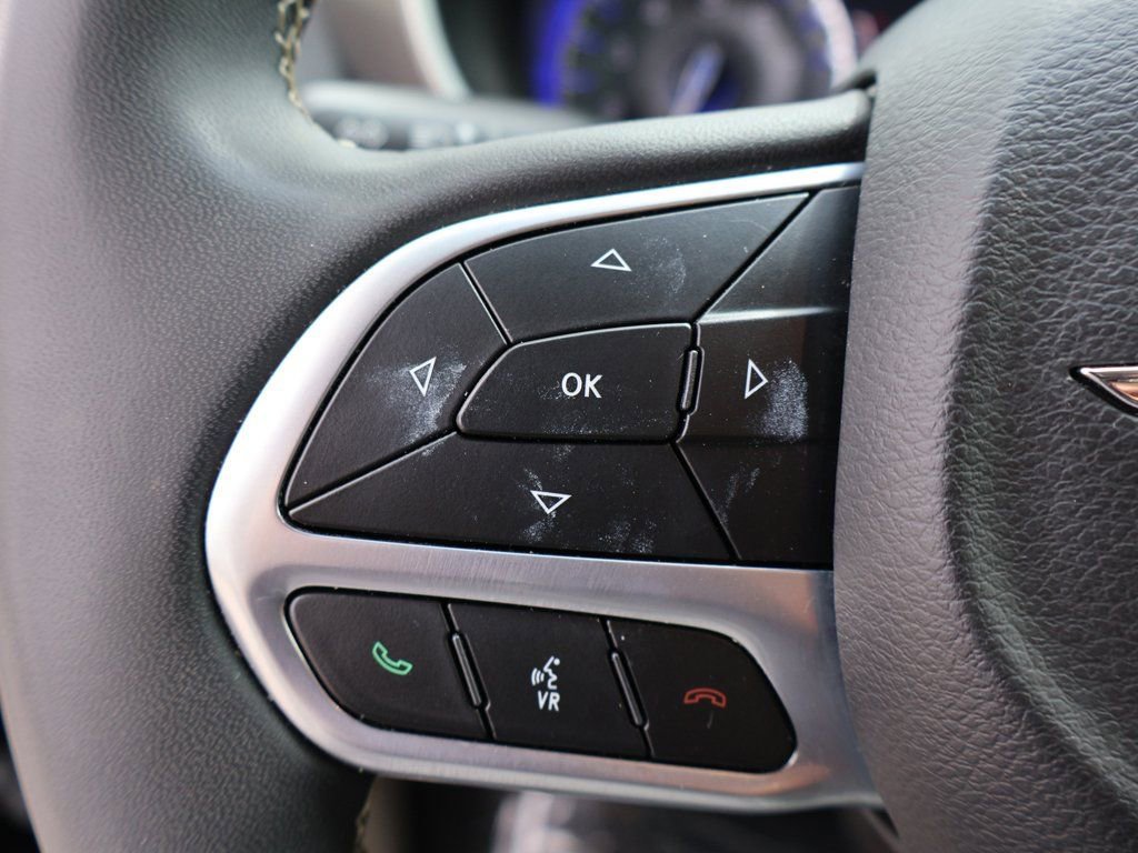 Used 2023 Chrysler Pacifica Touring-L FWD image 47