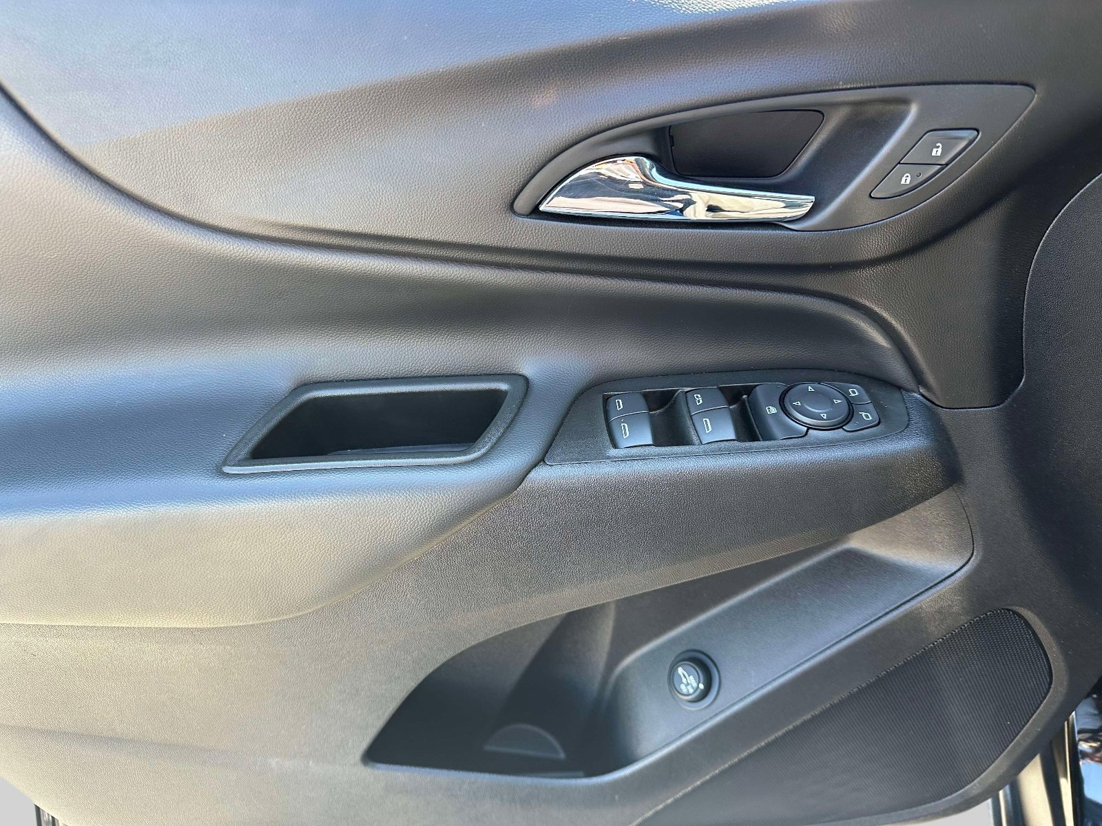 Used 2024 Chevrolet Equinox LT AWD/4WD image 17