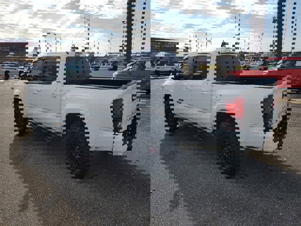 Used 2022 Toyota Tacoma SR5 image 3