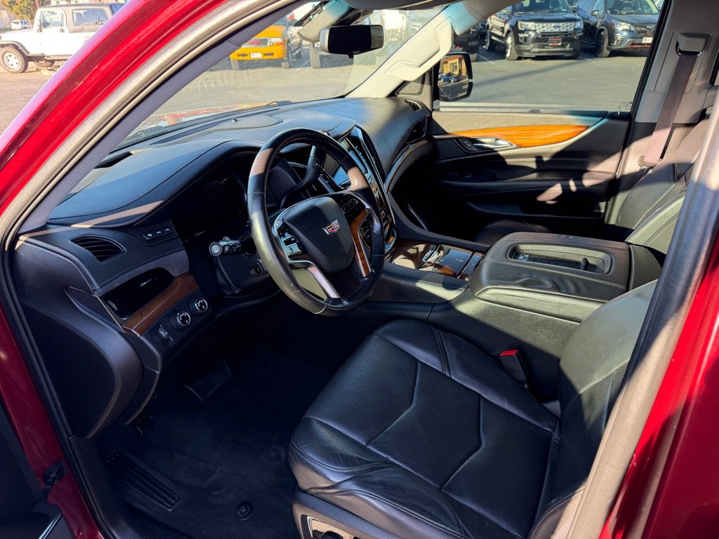 Used 2017 Cadillac Escalade ESV Luxury image 9