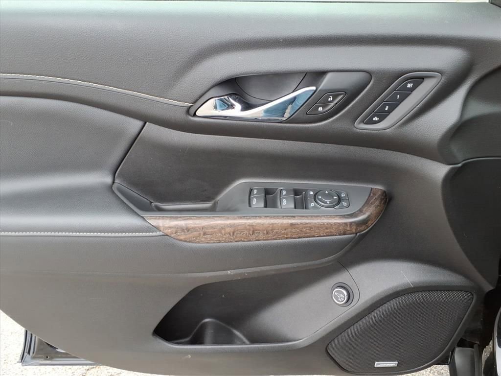 Used 2021 GMC Acadia Denali w/ Denali Technology Package image 16