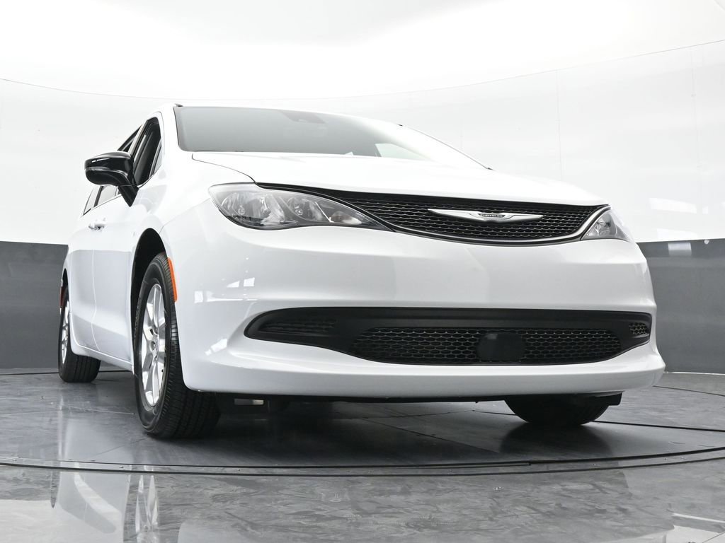 Used 2026 Chrysler Voyager LX image 61