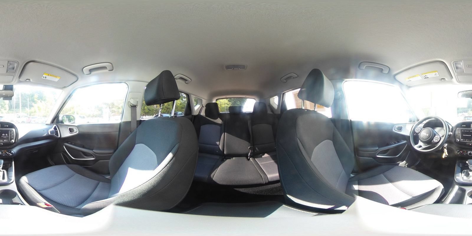 Used 2025 Kia Soul LX w/ LX Technology Package FWD image 39