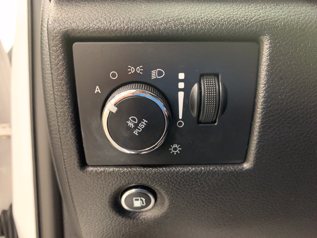 Used 2020 Jeep Grand Cherokee Limited AWD/4WD image 25