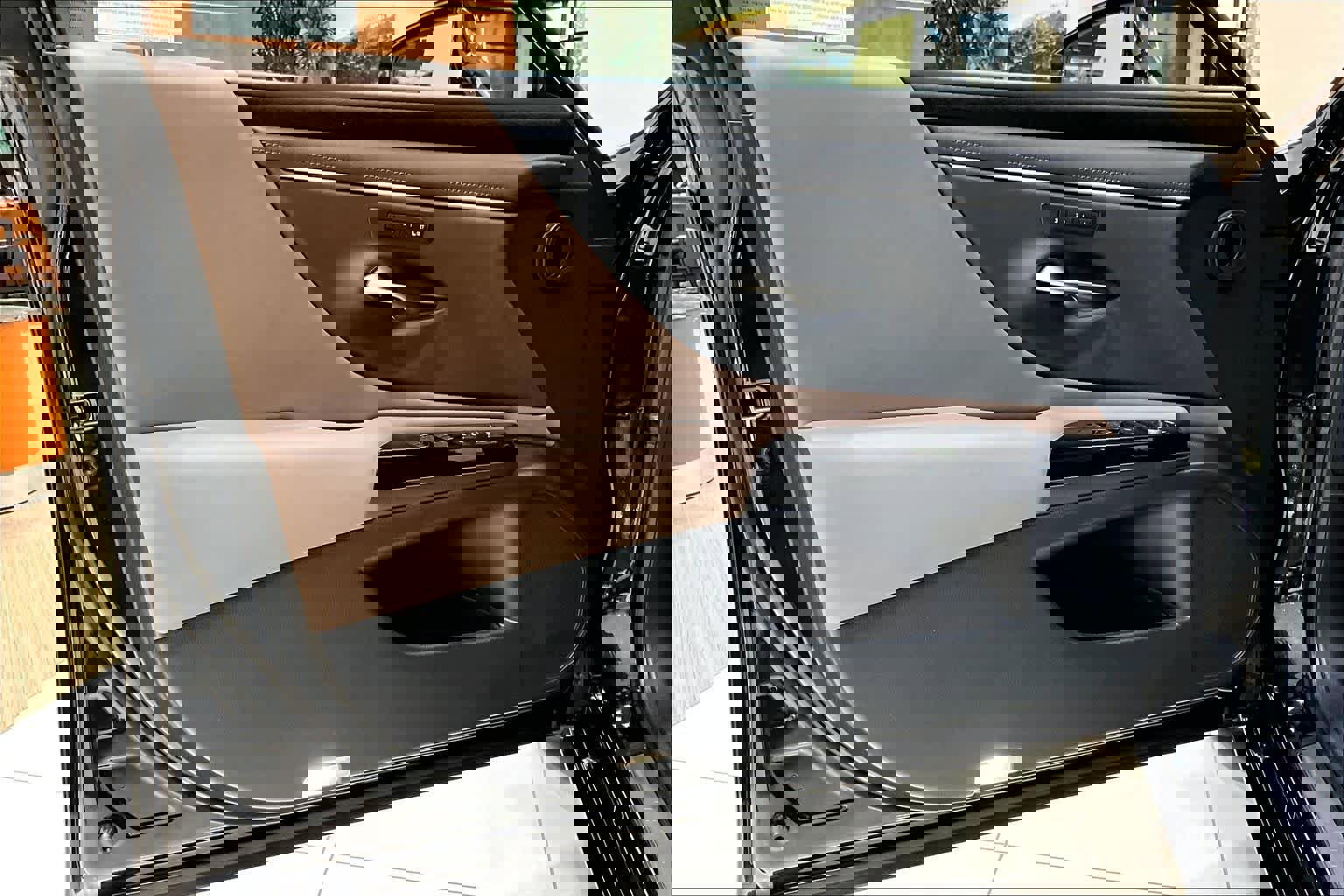 Used 2024 Lexus ES 350 w/ Premium Package image 20