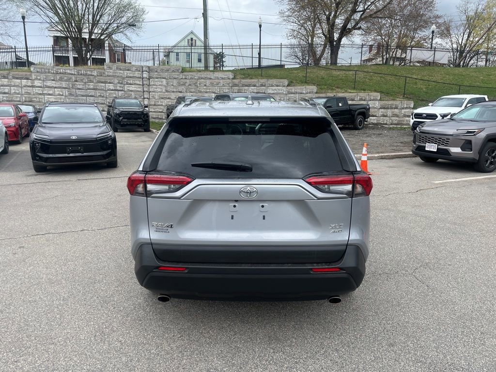 Used 2025 Toyota RAV4 XLE AWD/4WD image 4