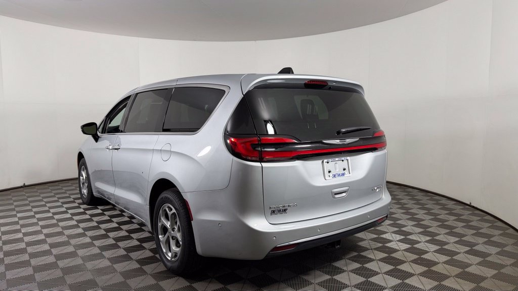 Used 2024 Chrysler Pacifica Limited AWD/4WD image 6