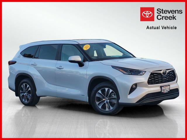 Certified 2026 Toyota Highlander XLE AWD/4WD image 1