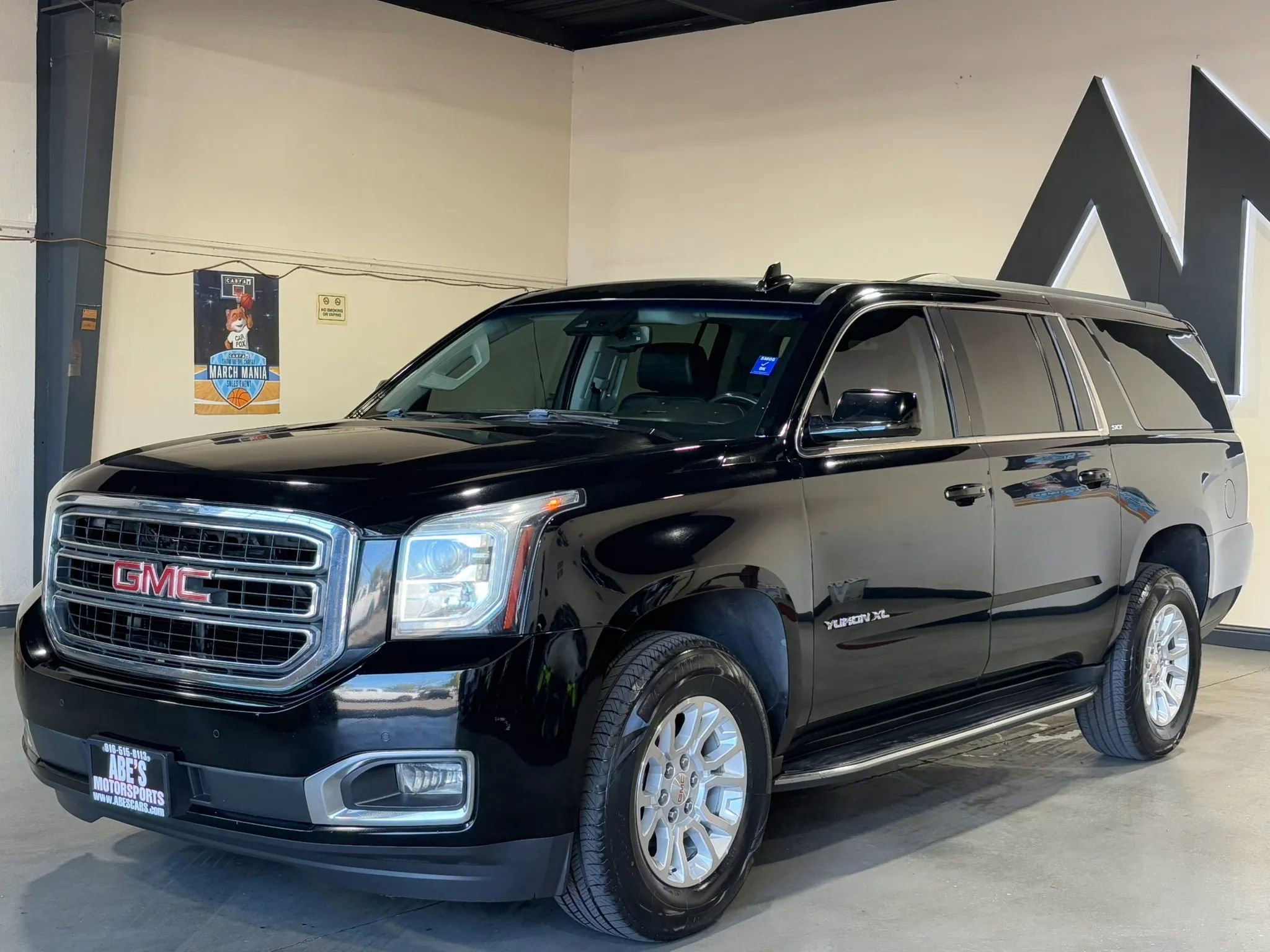 Used 2019 GMC Yukon XL SLT image 1