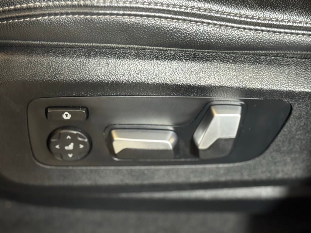 Used 2022 BMW X6 xDrive40i w/ M Sport Package image 14