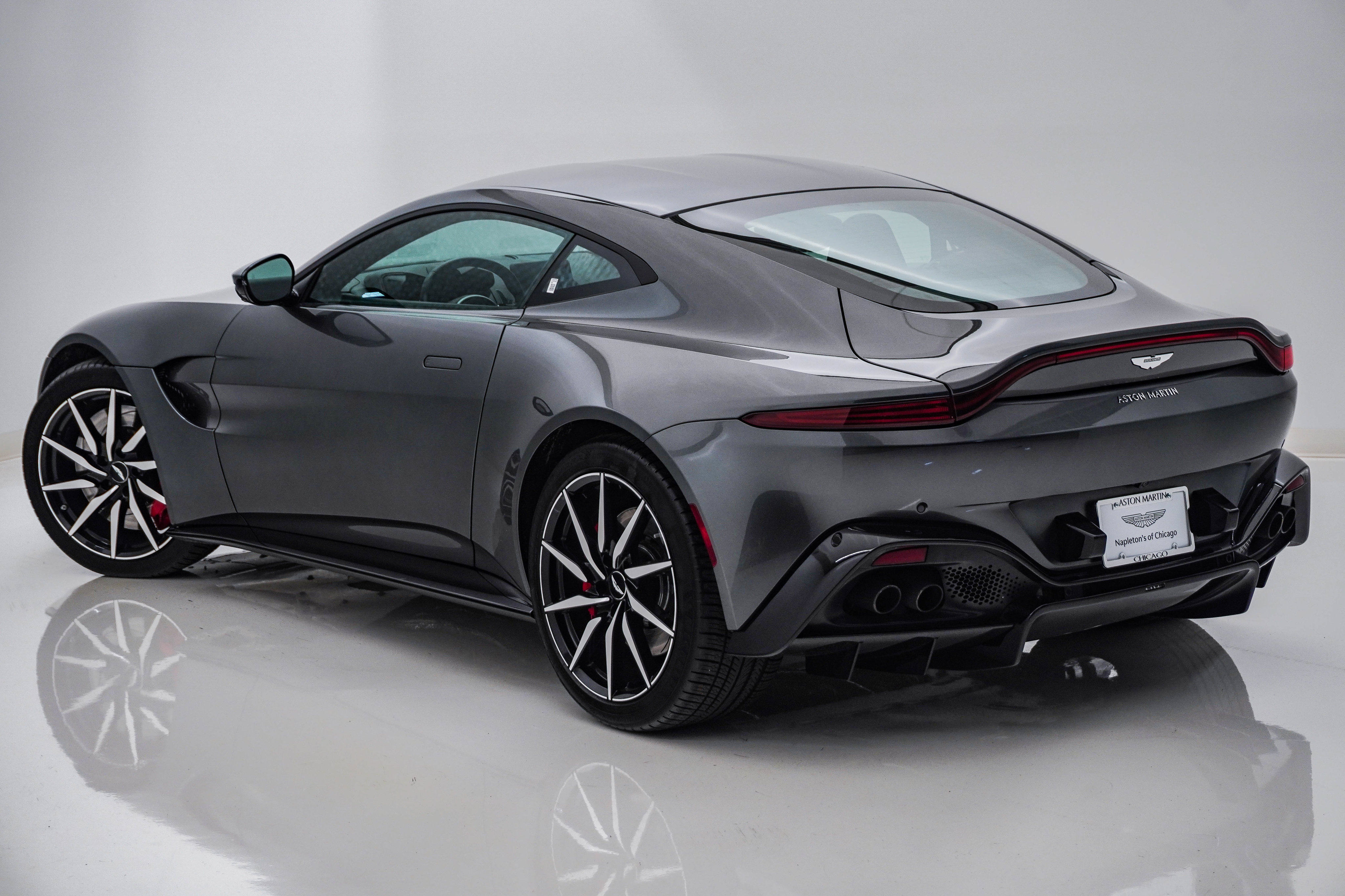 Used 2019 Aston Martin V8 Vantage Coupe RWD image 10