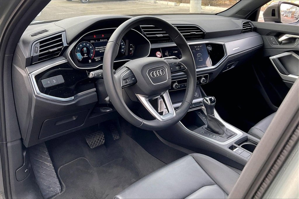 Used 2025 Audi Q3 2.0T Premium image 13