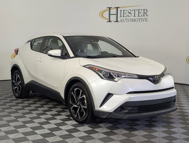 Used 2019 Toyota C-HR XLE FWD image 2