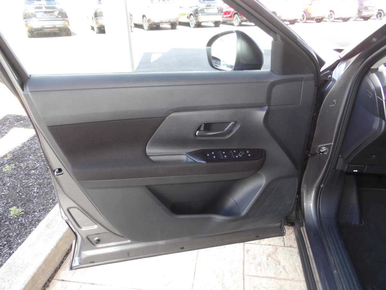 Certified 2025 Nissan Kicks S image 18