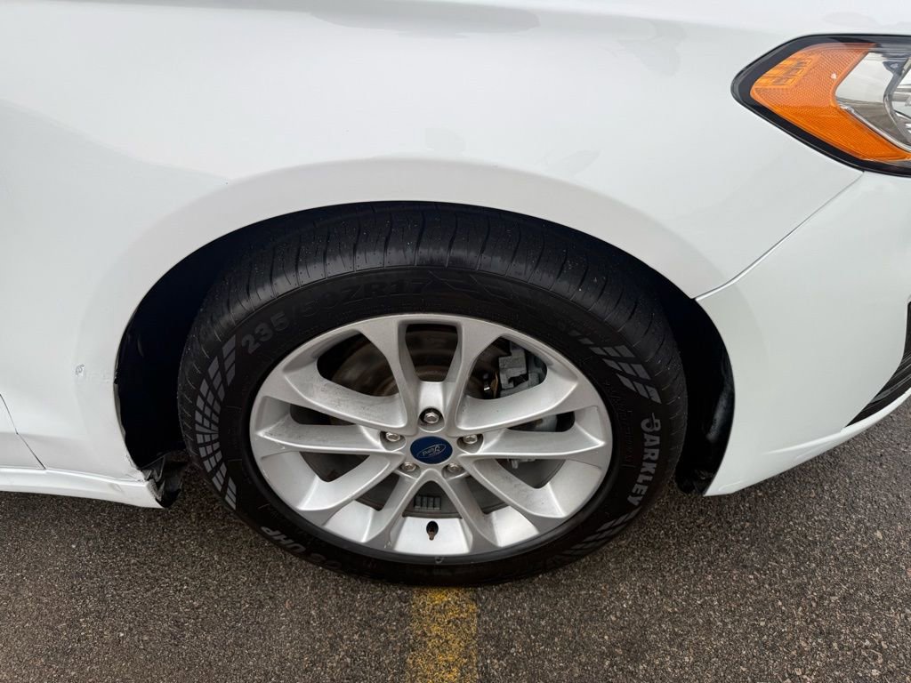 Used 2020 Ford Fusion SE image 9