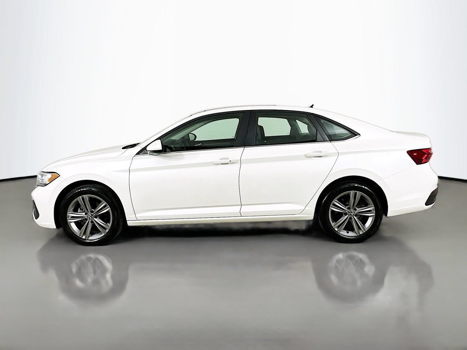 Used 2024 Volkswagen Jetta SE FWD image 8