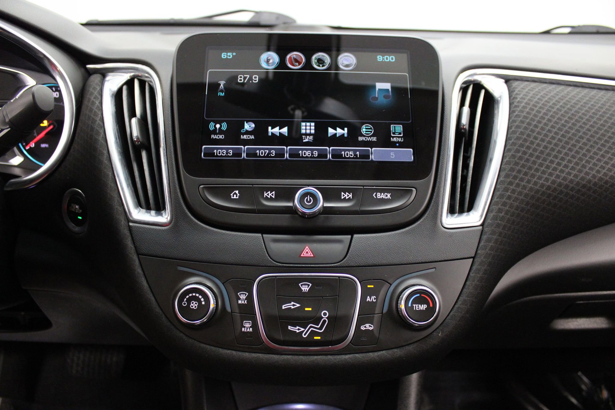 Used 2018 Chevrolet Malibu LT image 35