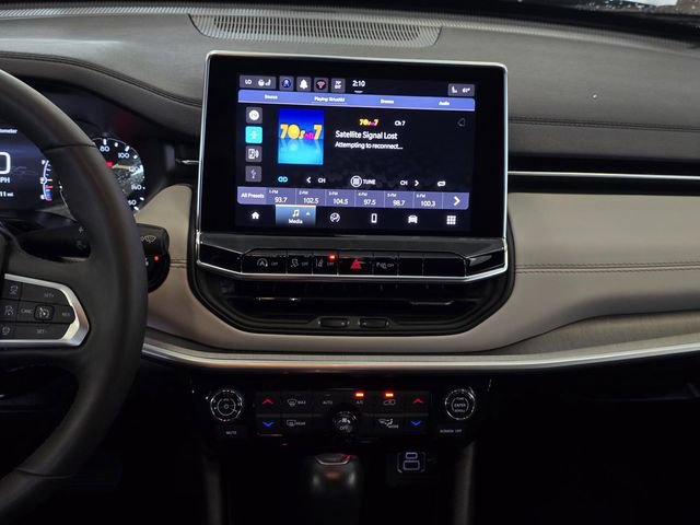 Used 2025 Jeep Compass Limited AWD/4WD image 12