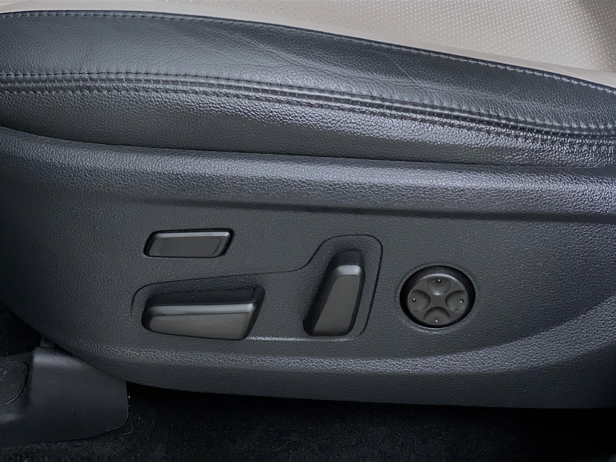 Used 2019 Hyundai Santa Fe FWD image 16