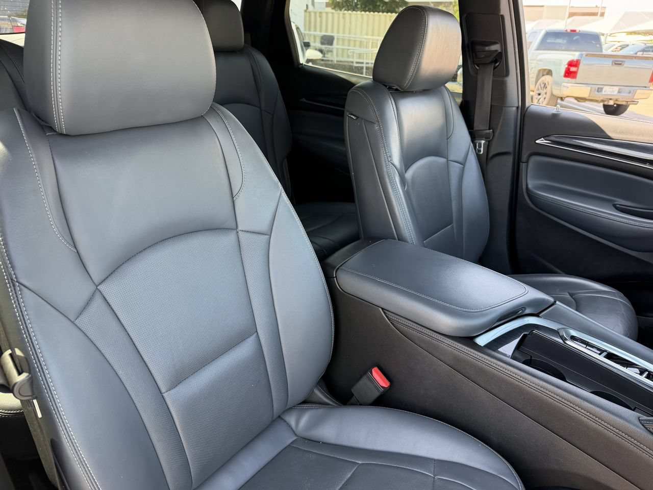 Used 2022 Buick Enclave Essence FWD image 23
