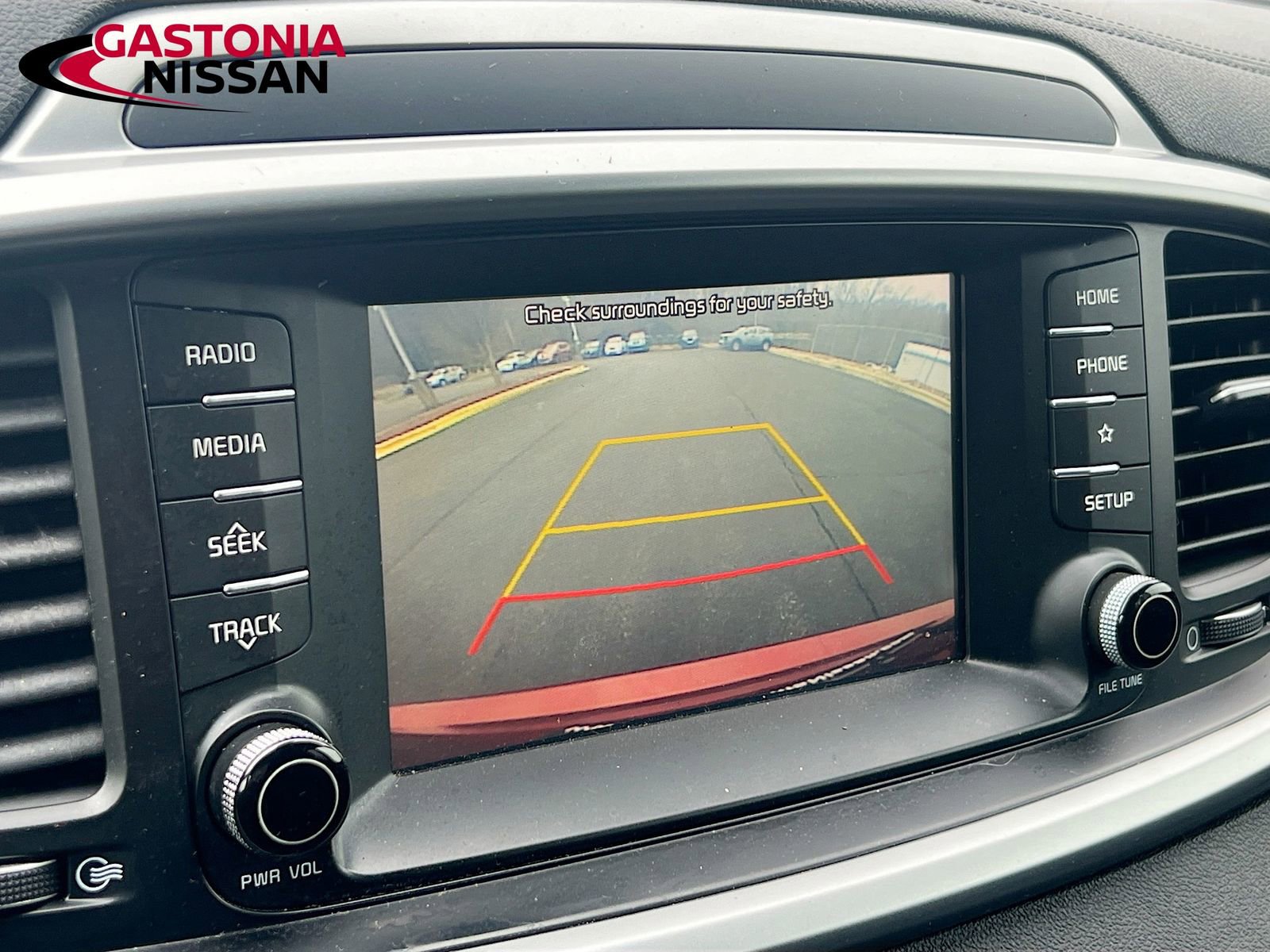 Used 2019 Kia Sorento LX image 17