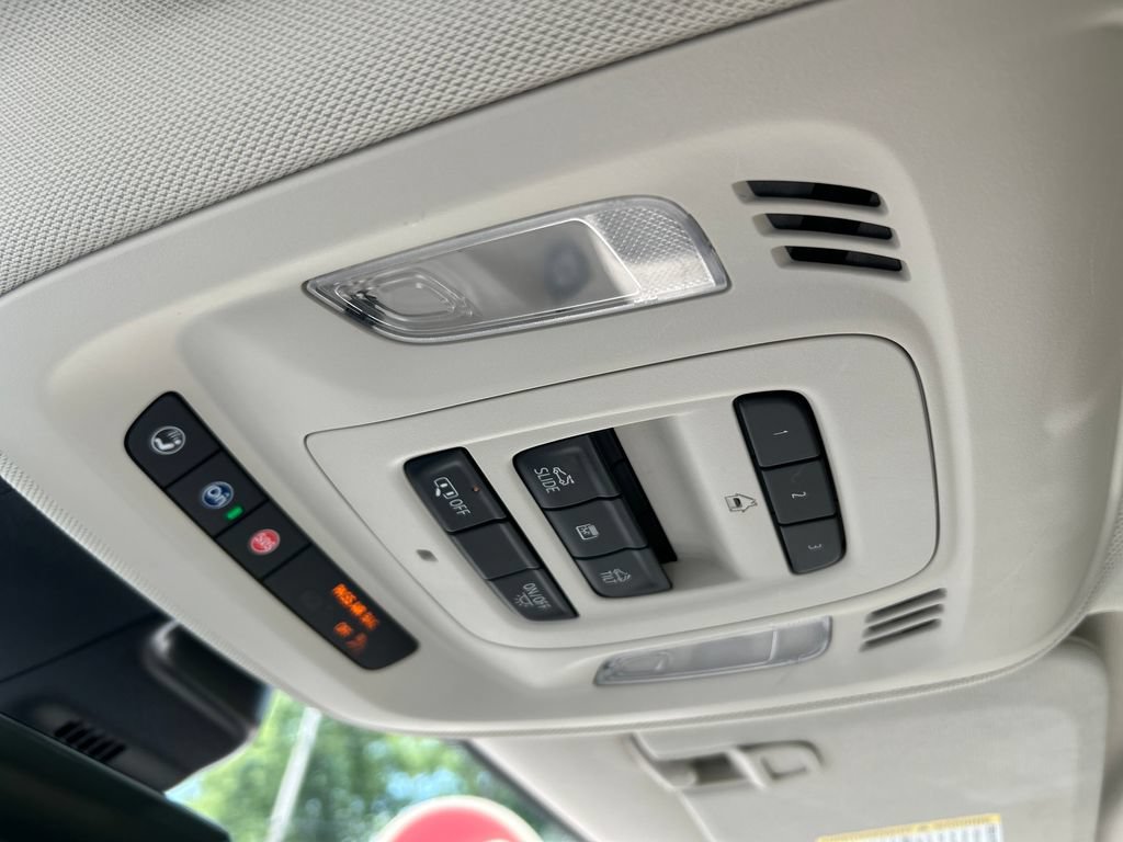 Used 2023 Buick Envision Avenir AWD/4WD image 33