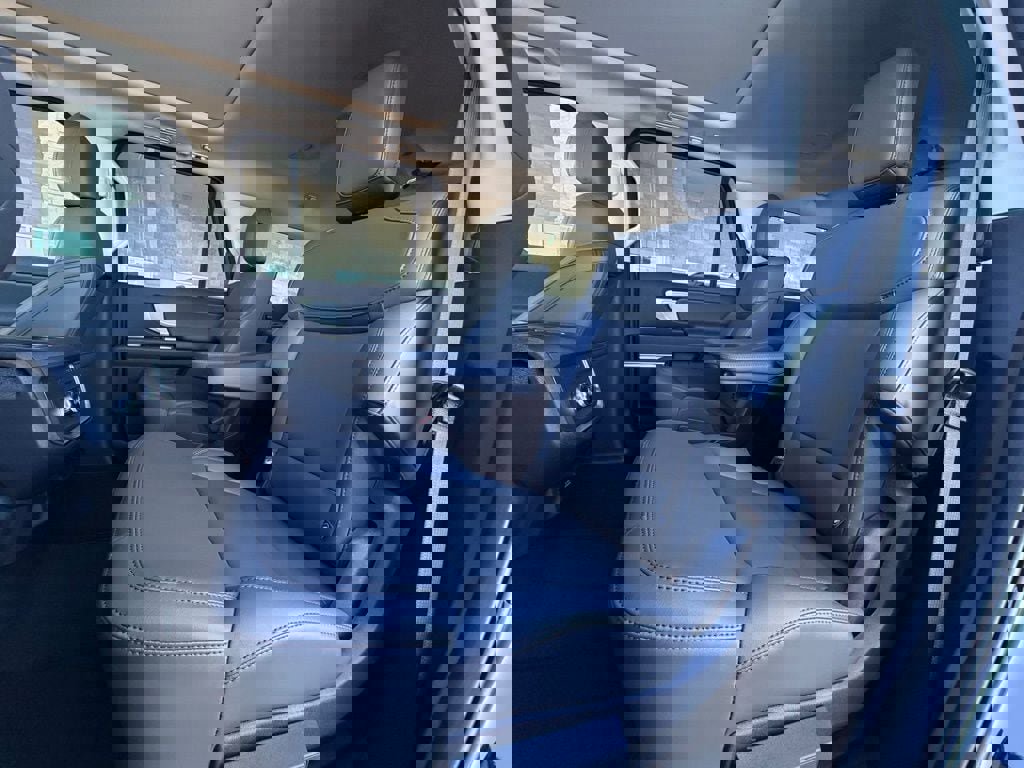 New 2025 Ford Expedition Active image 43