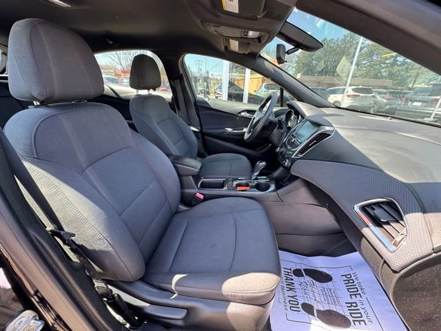 Used 2018 Chevrolet Cruze LT w/ Convenience Package FWD image 12