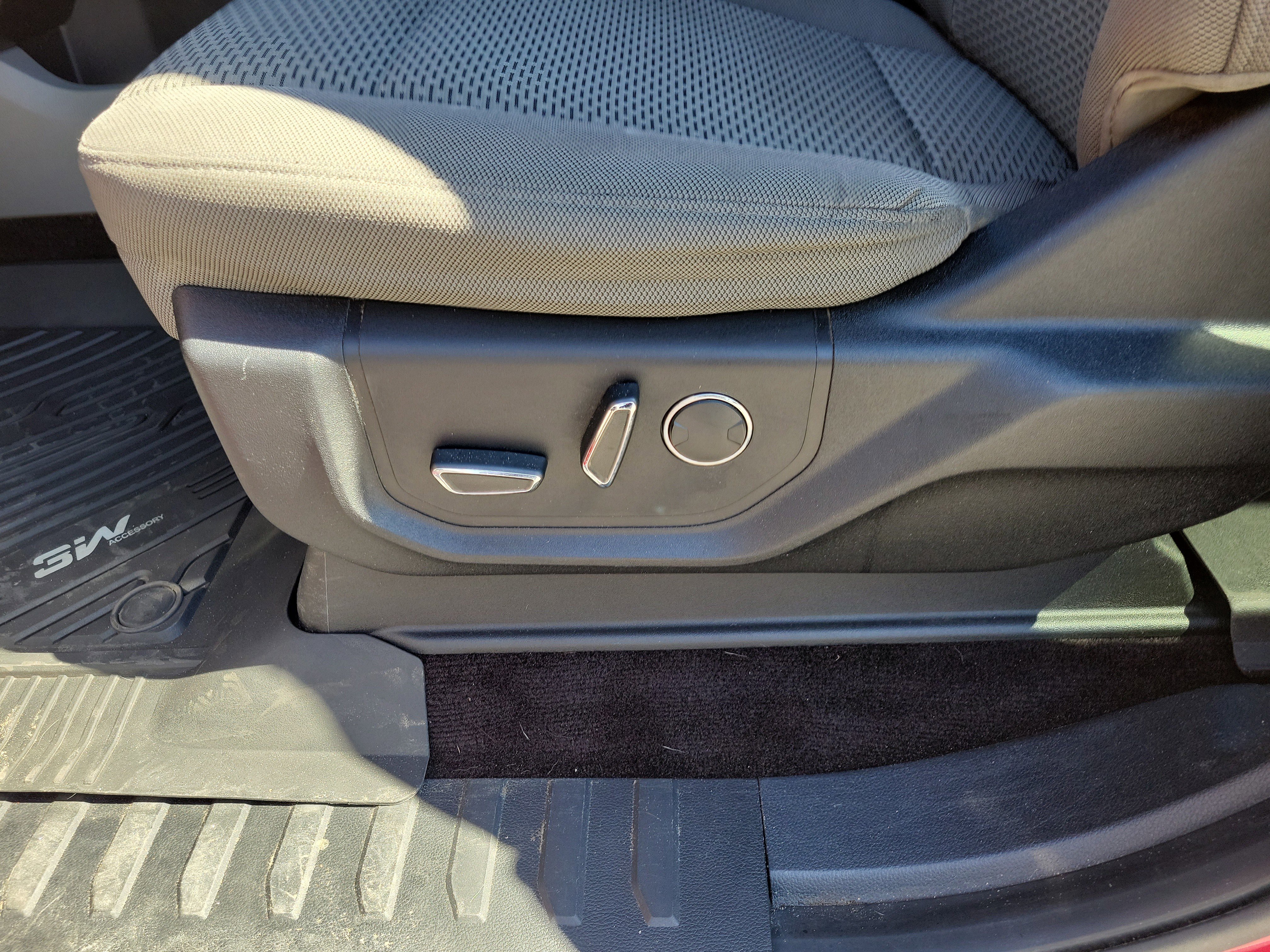 Used 2017 Ford F150 XLT w/ Equipment Group 302A Luxury image 9