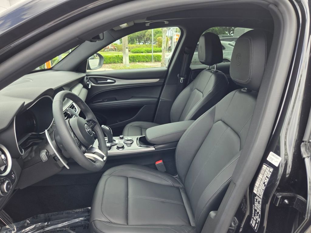 New 2025 Alfa Romeo Stelvio Sprint w/ Convenience Package AWD/4WD image 9