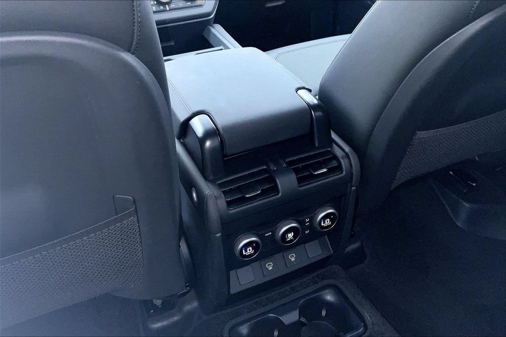Used 2025 Land Rover Defender 130 X-Dynamic SE AWD/4WD image 24