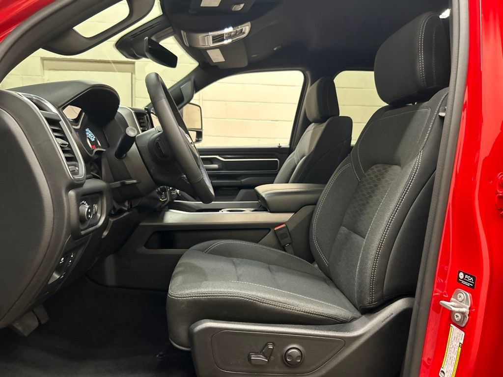 Used 2025 RAM 1500 Big Horn AWD/4WD image 7
