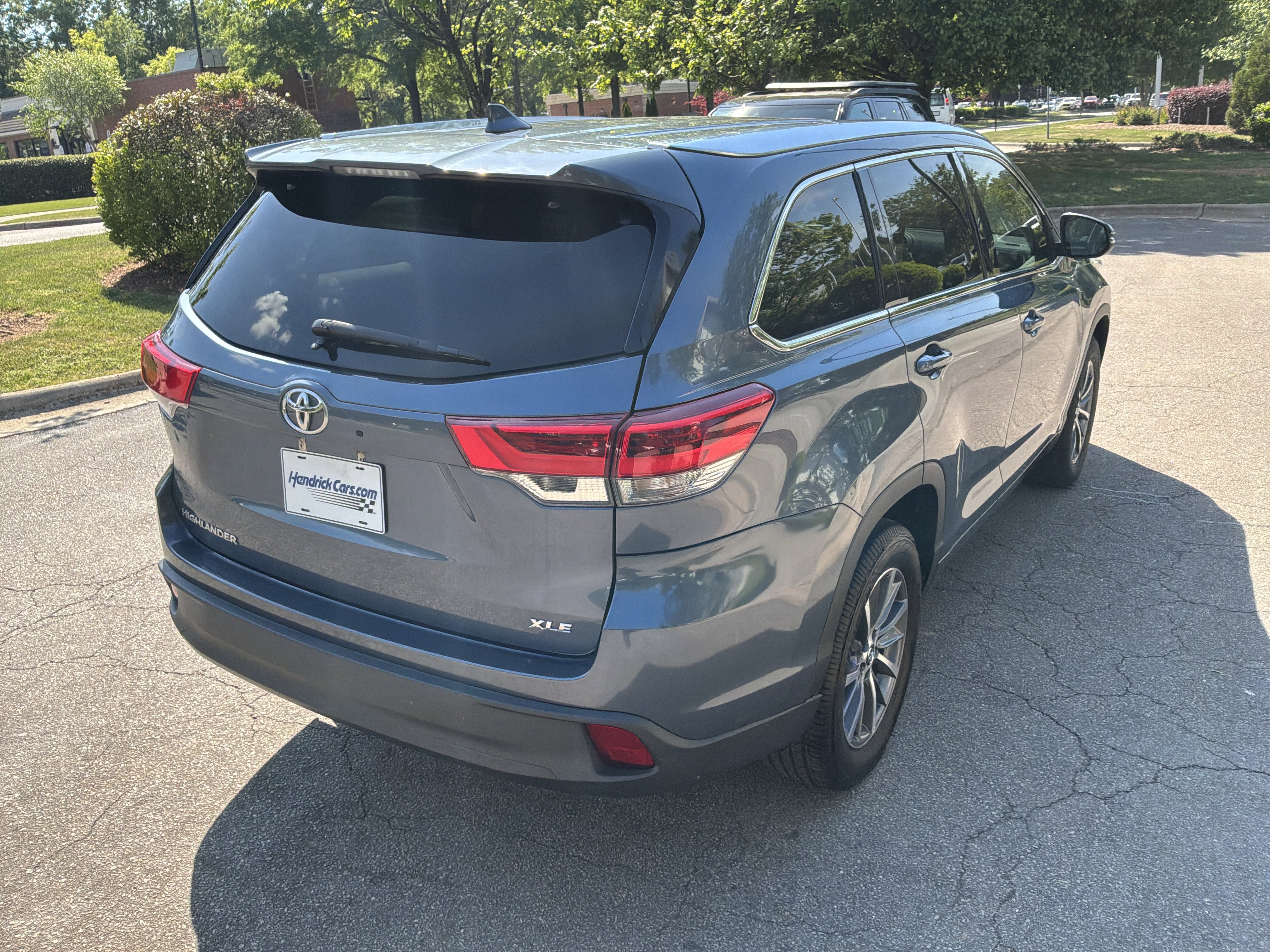 Used 2018 Toyota Highlander XLE image 10