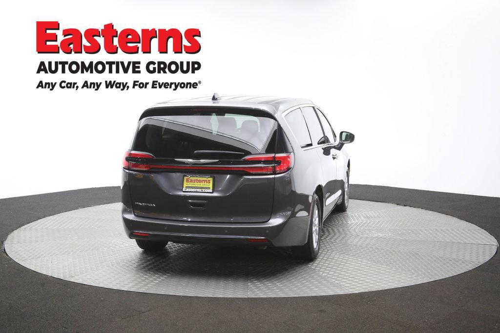 Used 2023 Chrysler Pacifica Touring-L FWD image 40