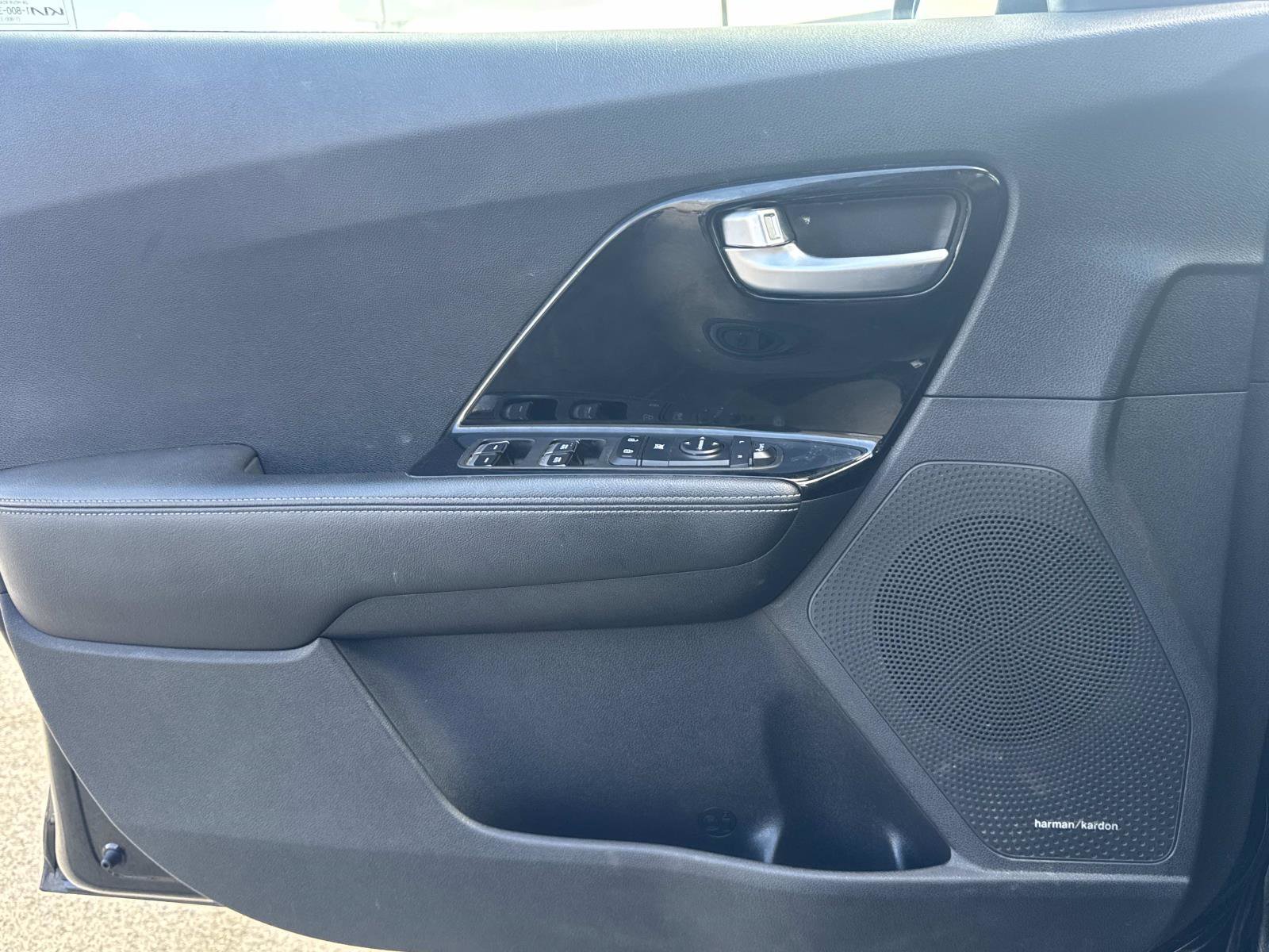 Used 2022 Kia Niro EX image 18