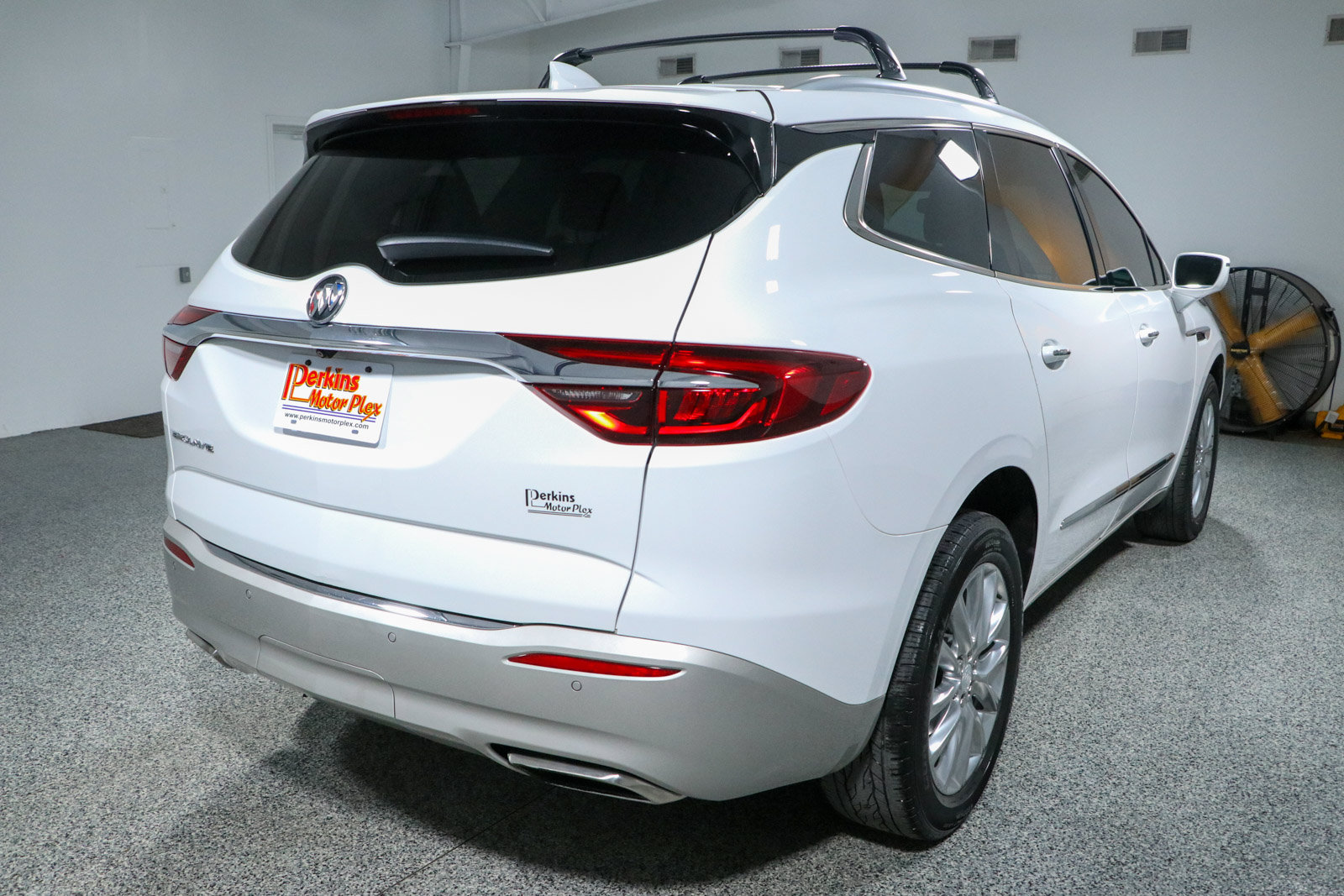 Used 2020 Buick Enclave Premium w/ Sun and Sites Package FWD image 7
