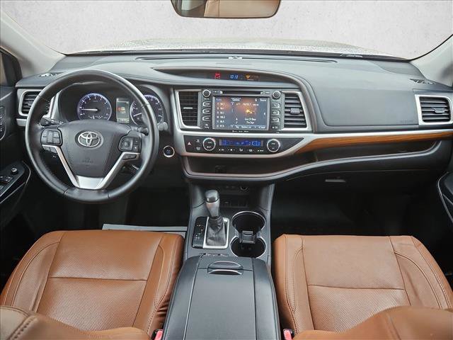 Used 2017 Toyota Highlander Limited FWD image 18