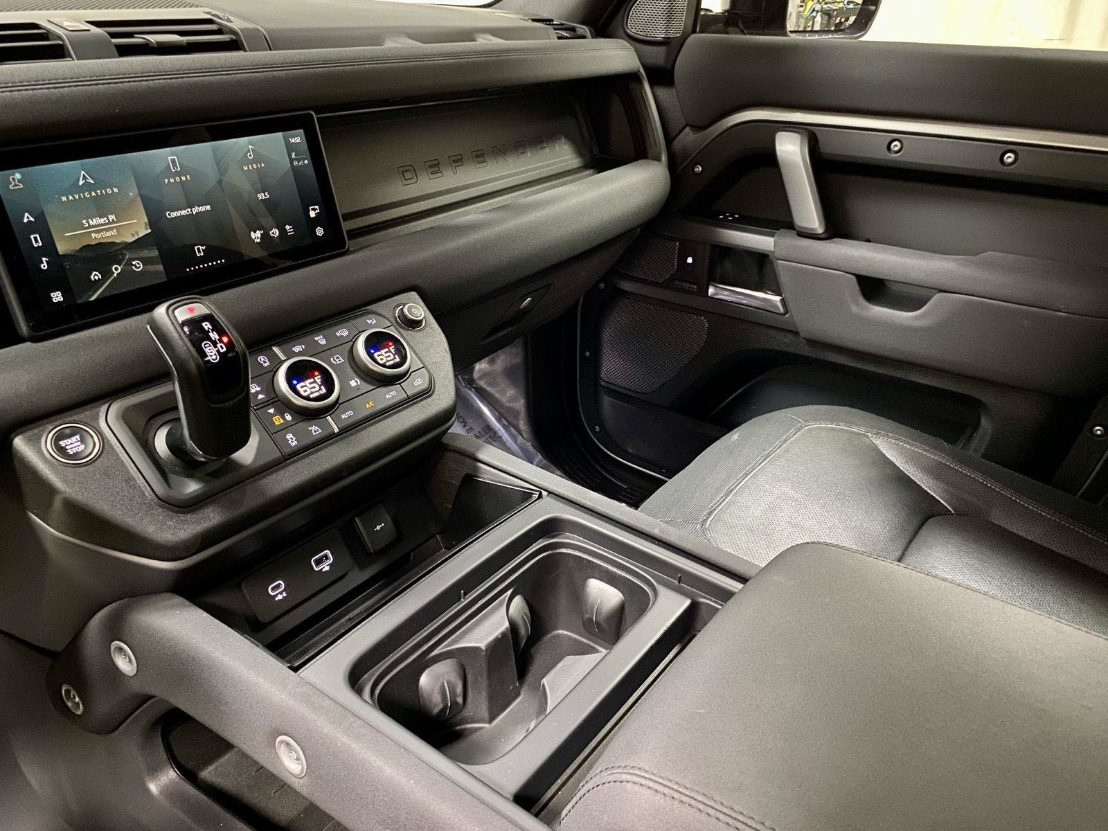 Used 2023 Land Rover Defender 110 X-Dynamic SE AWD/4WD image 24