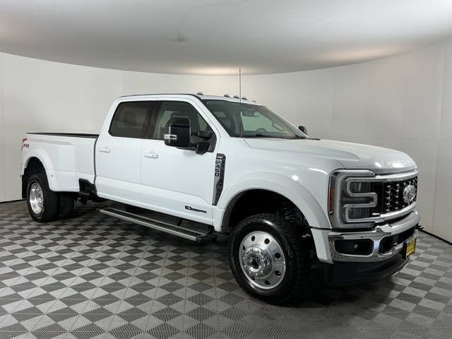 Used 2025 Ford F450 Lariat w/ FX4 Off-Road Package AWD/4WD image 3