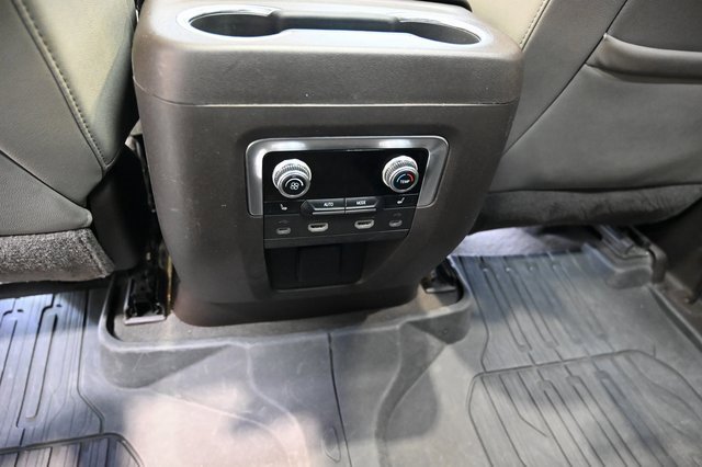 Used 2021 GMC Yukon XL SLT w/ SLT Premium Package image 29